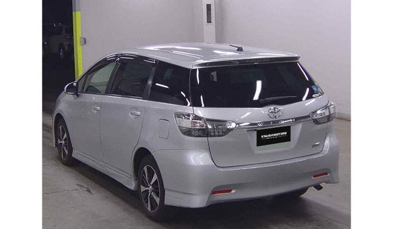 2013 Toyota Wish image-5