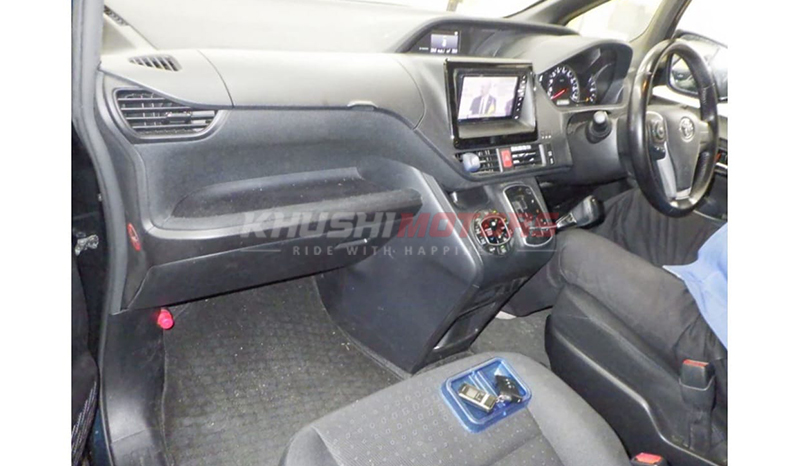 2015 Toyota Voxy image-2