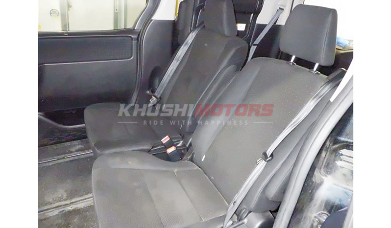 2015 Toyota Voxy image-3