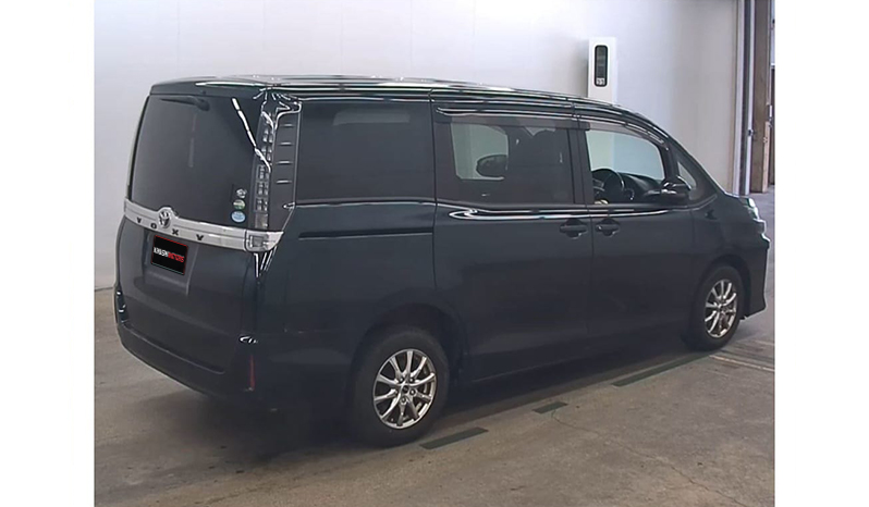 2015 Toyota Voxy image-5