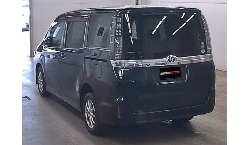 2015 Toyota Voxy image-6