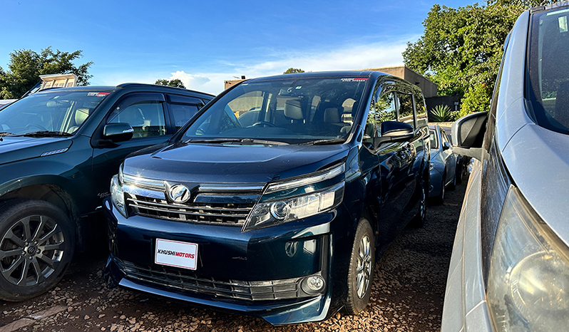 2015 Toyota Voxy image-10