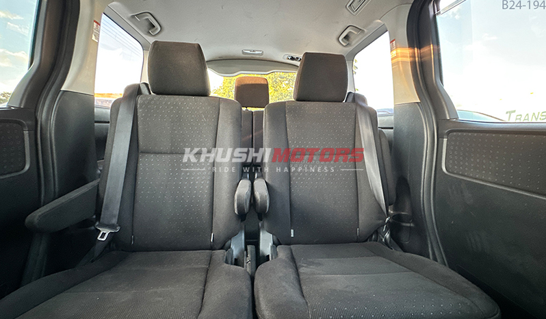 2015 Toyota Voxy image-14