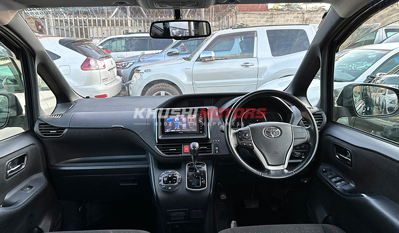 2015 Toyota Voxy image-15