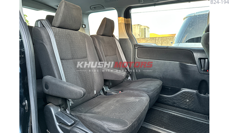 2015 Toyota Voxy image-16
