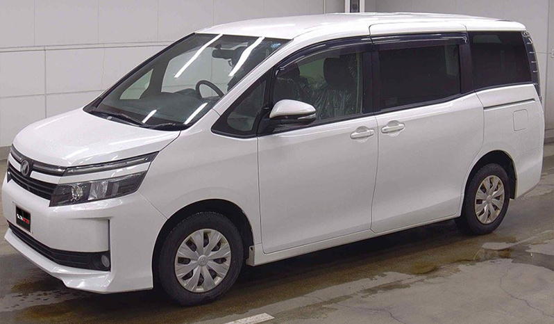 2015 Toyota Voxy image-2