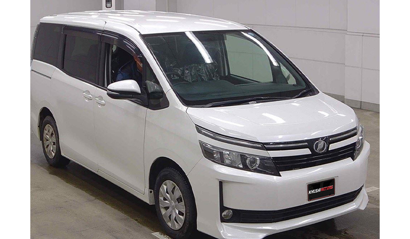 2015 Toyota Voxy image-6
