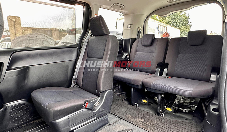 2015 Toyota Voxy image-10