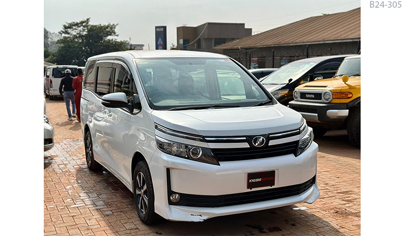 2015 Toyota Voxy image-12