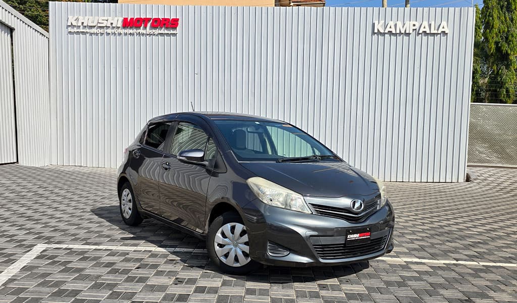 2012 Toyota Vitz F image-1