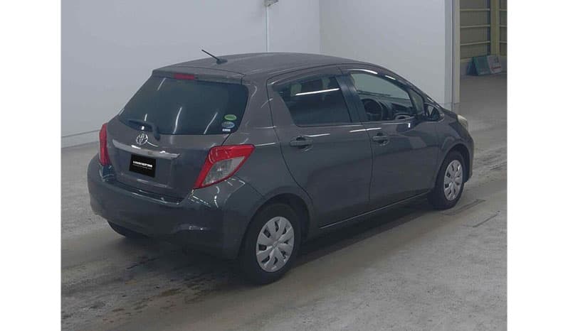 2012 Toyota Vitz F image-3