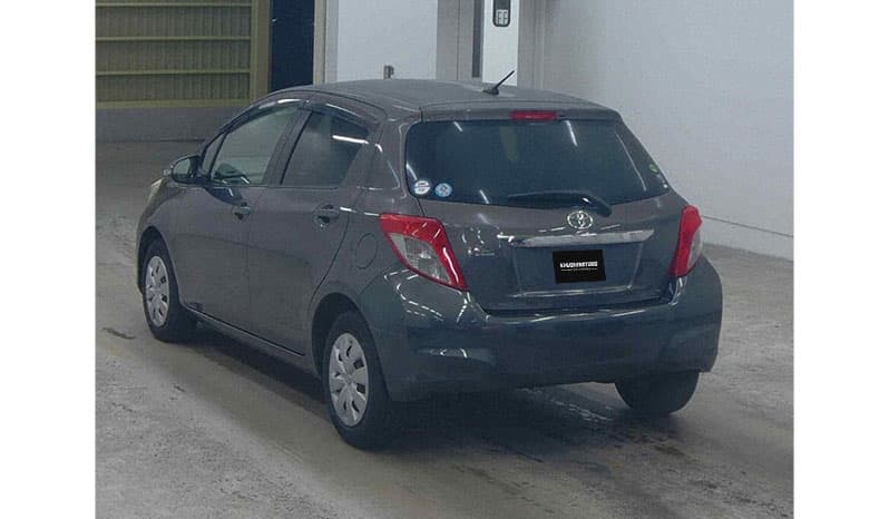2012 Toyota Vitz F image-4