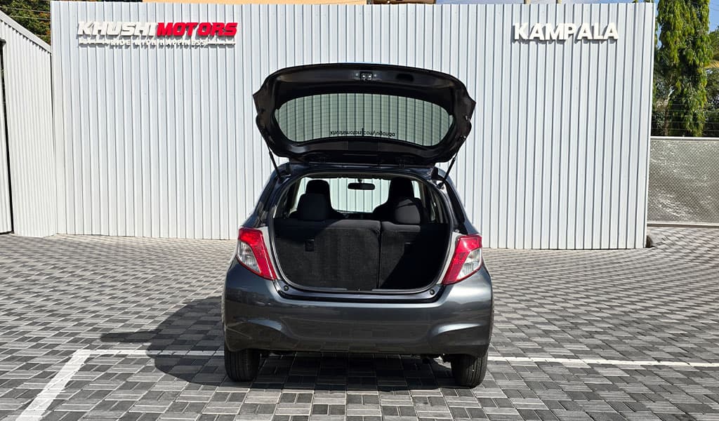 2012 Toyota Vitz F image-7