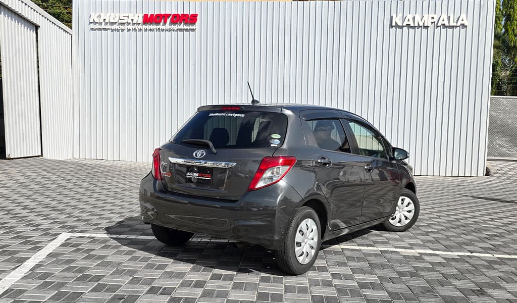 2012 Toyota Vitz F image-11