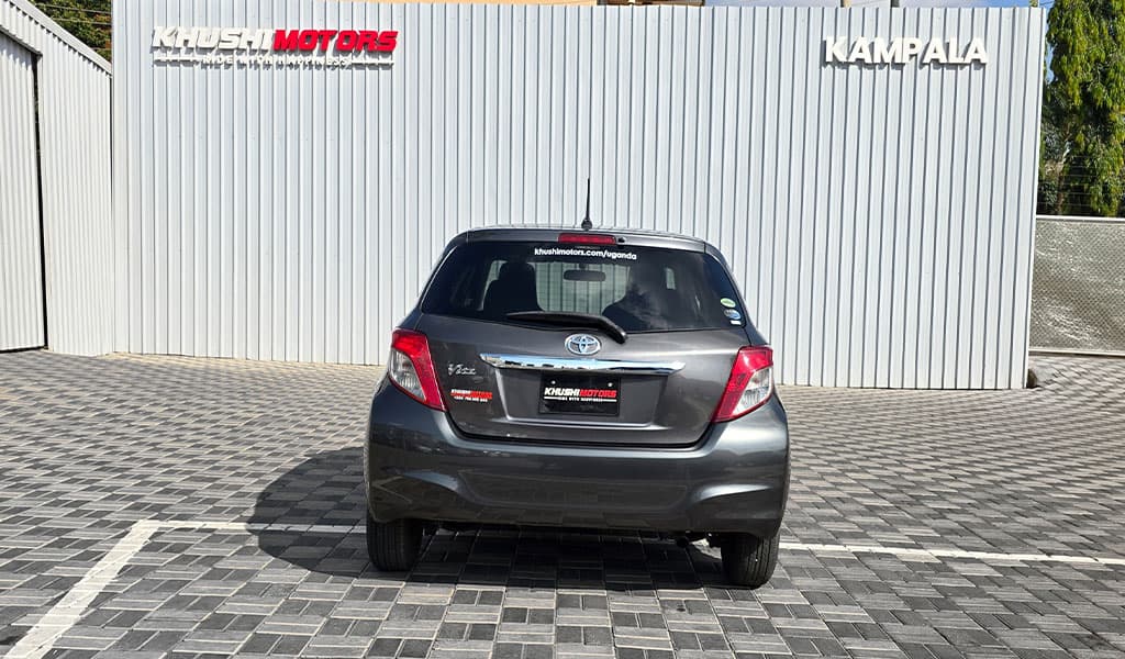 2012 Toyota Vitz F image-12