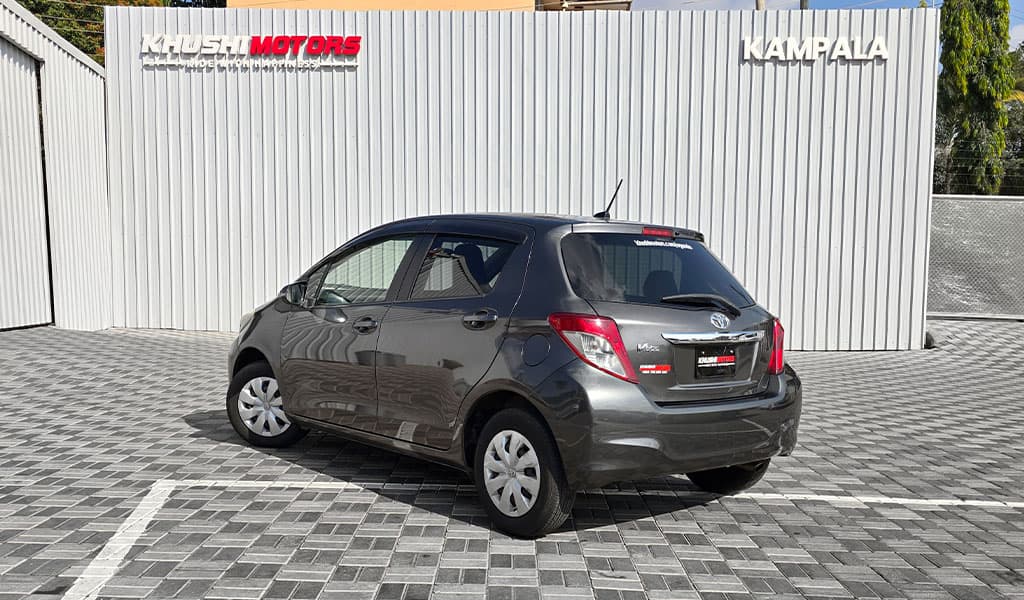2012 Toyota Vitz F image-13