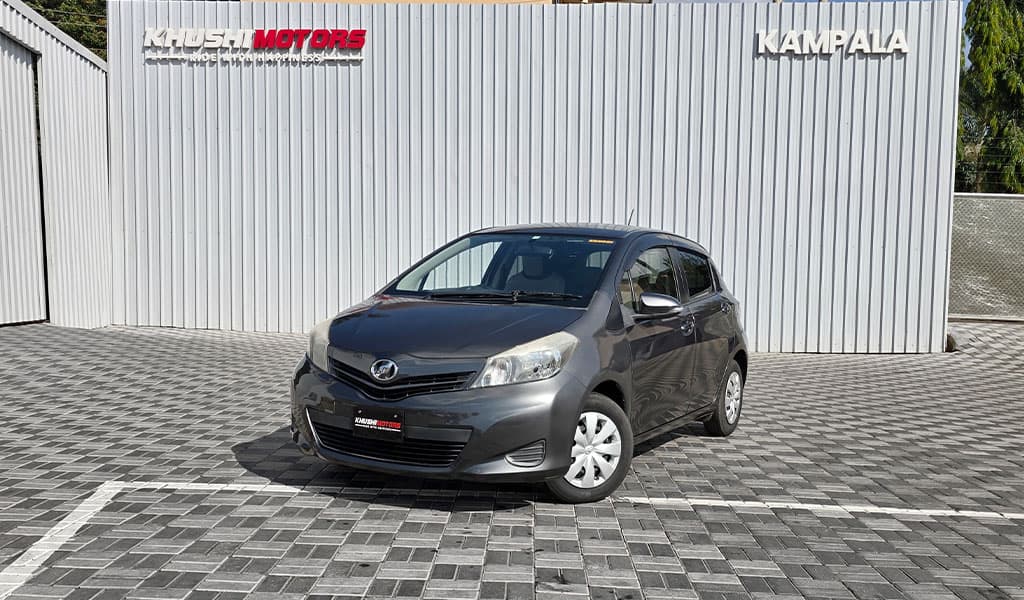 2012 Toyota Vitz F image-14