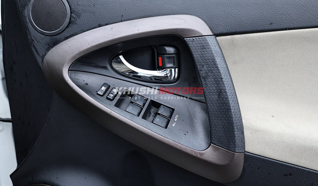 2012 Toyota Vanguard 240S image-15