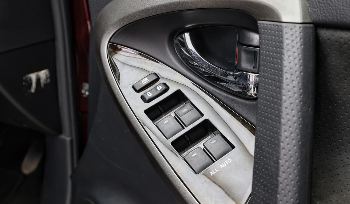 2013 Toyota Vanguard S Package ALCANTARA 240S image-20