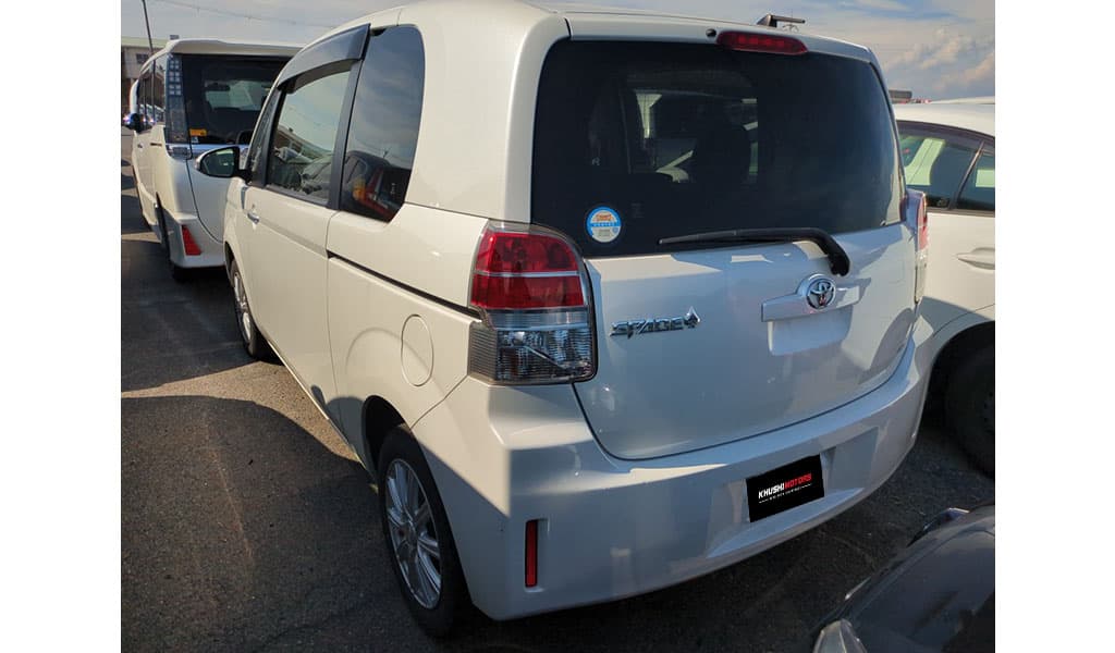 2012 Toyota Spade F image-9