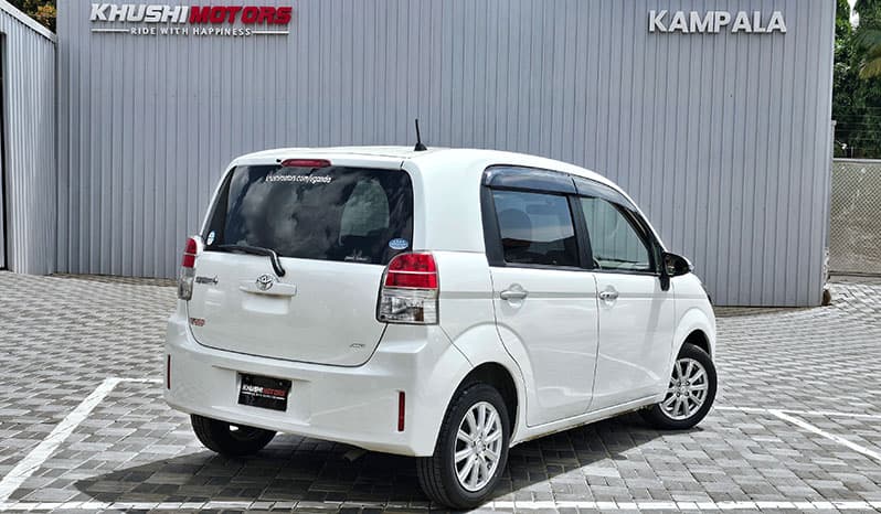 2012 Toyota Spade F image-16