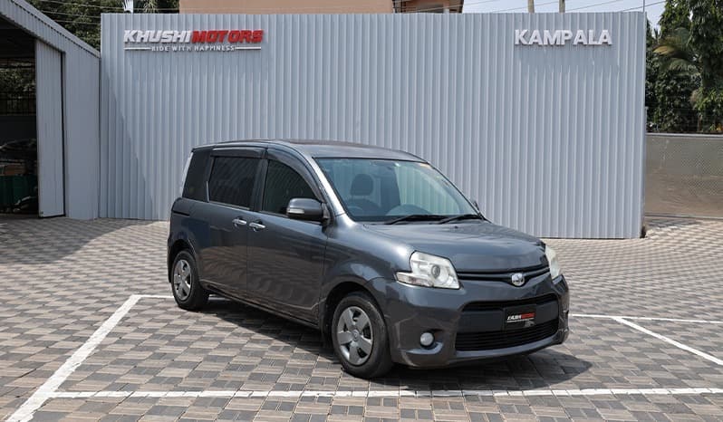 2012 Toyota Sienta image-1