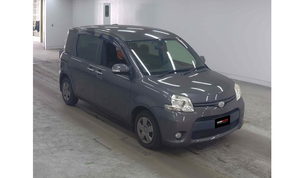 2012 Toyota Sienta image-2