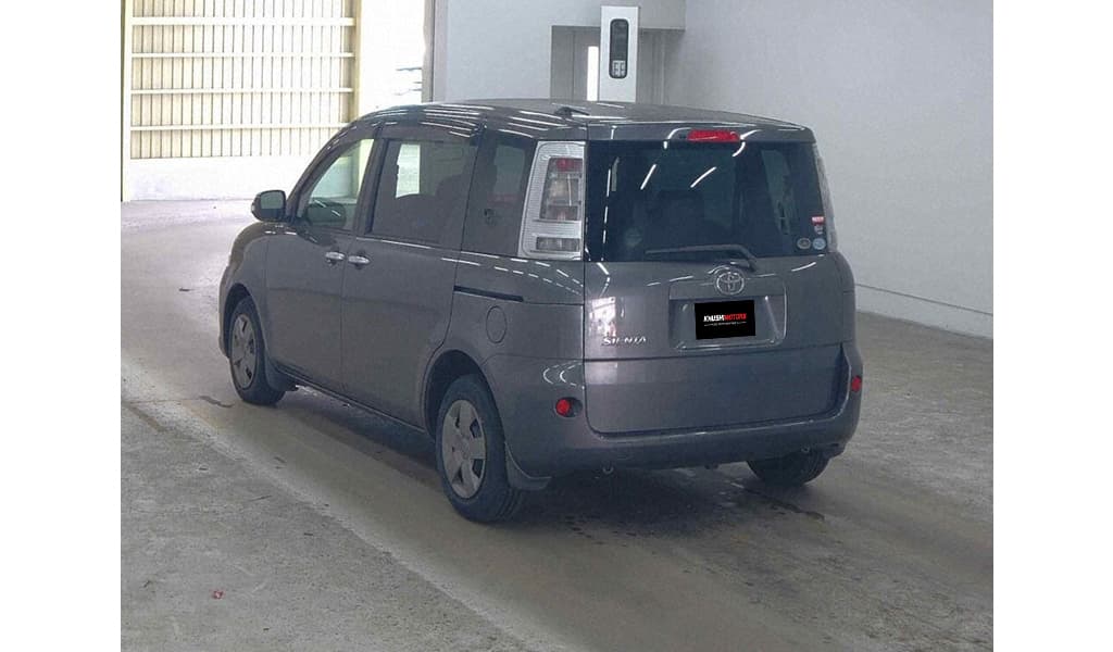 2012 Toyota Sienta image-4