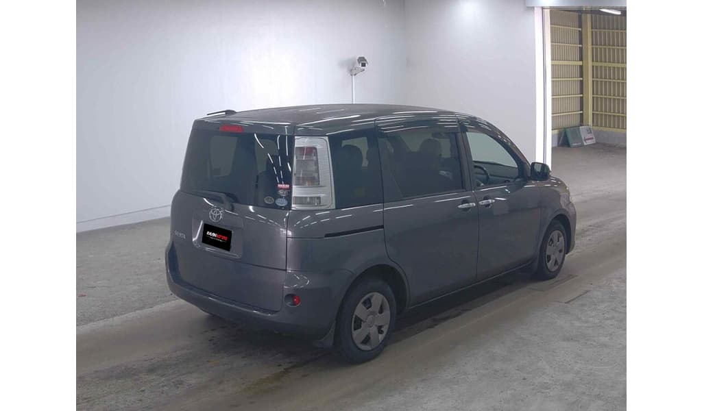 2012 Toyota Sienta image-5