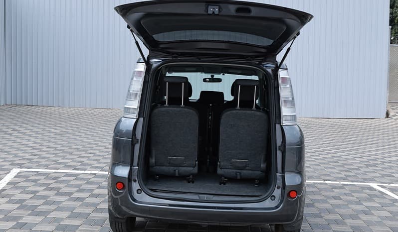 2012 Toyota Sienta image-8
