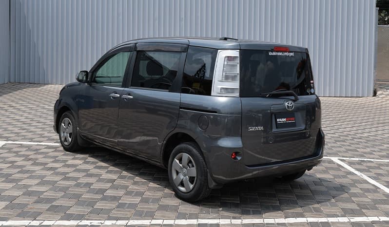 2012 Toyota Sienta image-17
