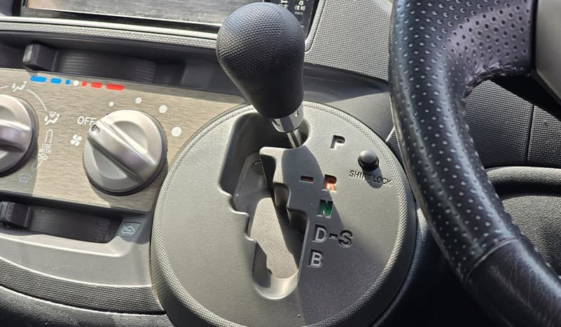 2012 Toyota Sienta image-23