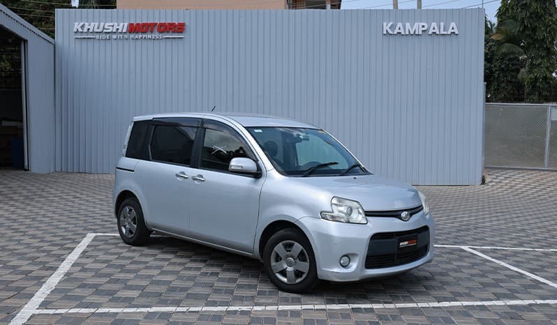 2012 Toyota Sienta image-1
