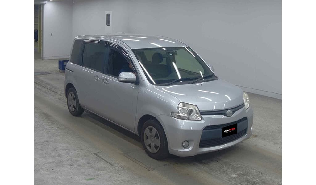 2012 Toyota Sienta image-2