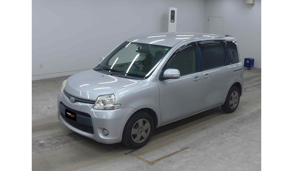 2012 Toyota Sienta image-3