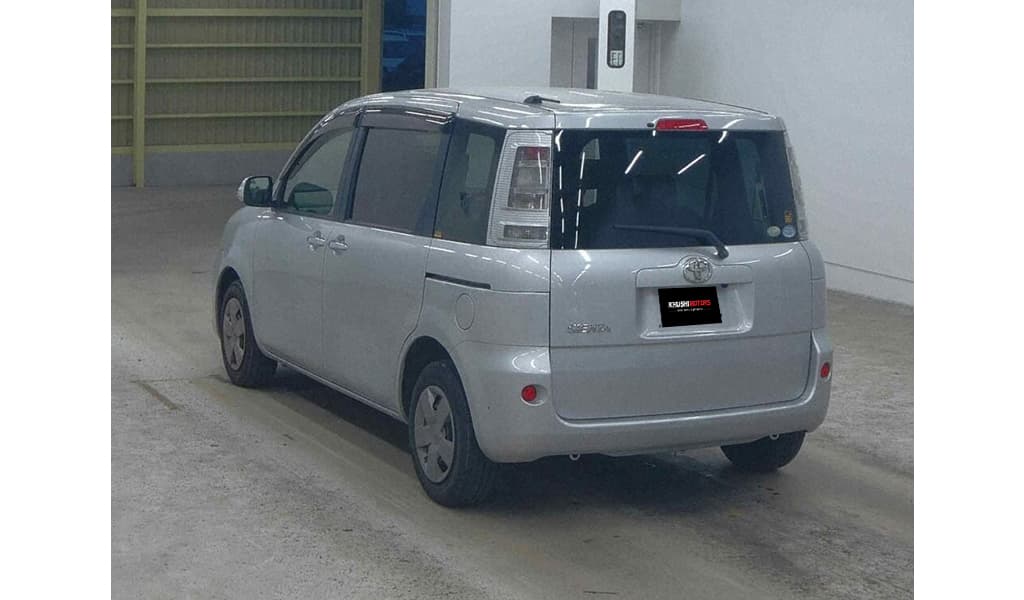 2012 Toyota Sienta image-4