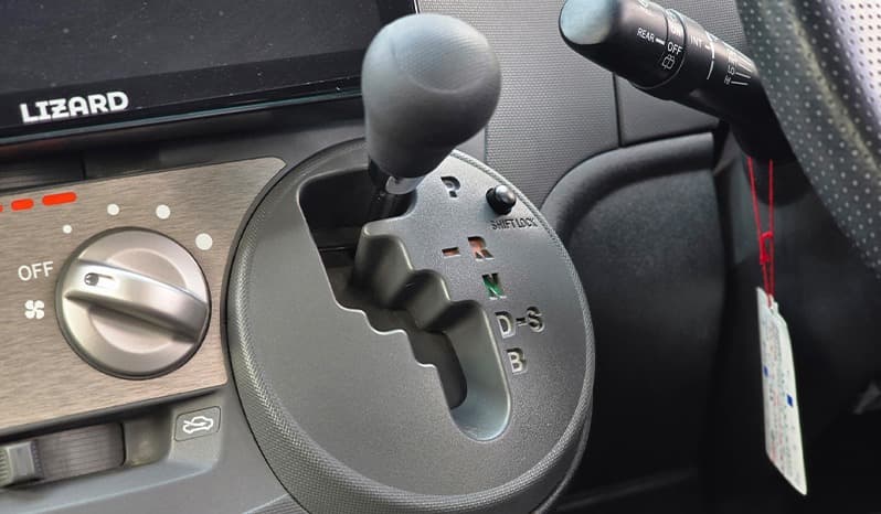 2012 Toyota Sienta image-10