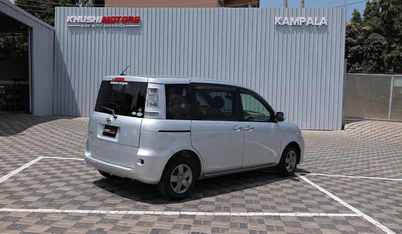 2012 Toyota Sienta image-12