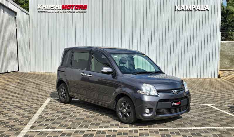 2012 Toyota Sienta image-1