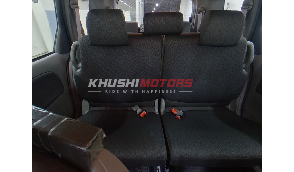 2012 Toyota Sienta image-7