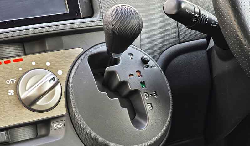 2012 Toyota Sienta image-11
