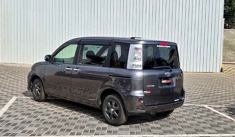 2012 Toyota Sienta image-12