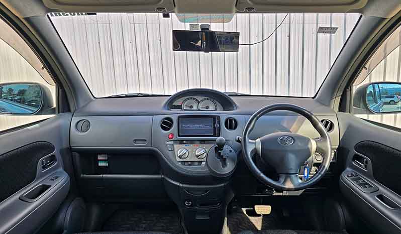 2012 Toyota Sienta image-17