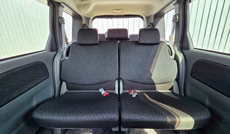 2012 Toyota Sienta image-18