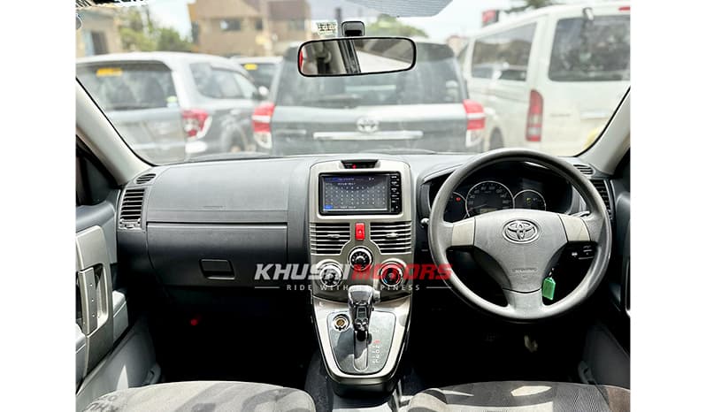 2015 Toyota Rush image-7