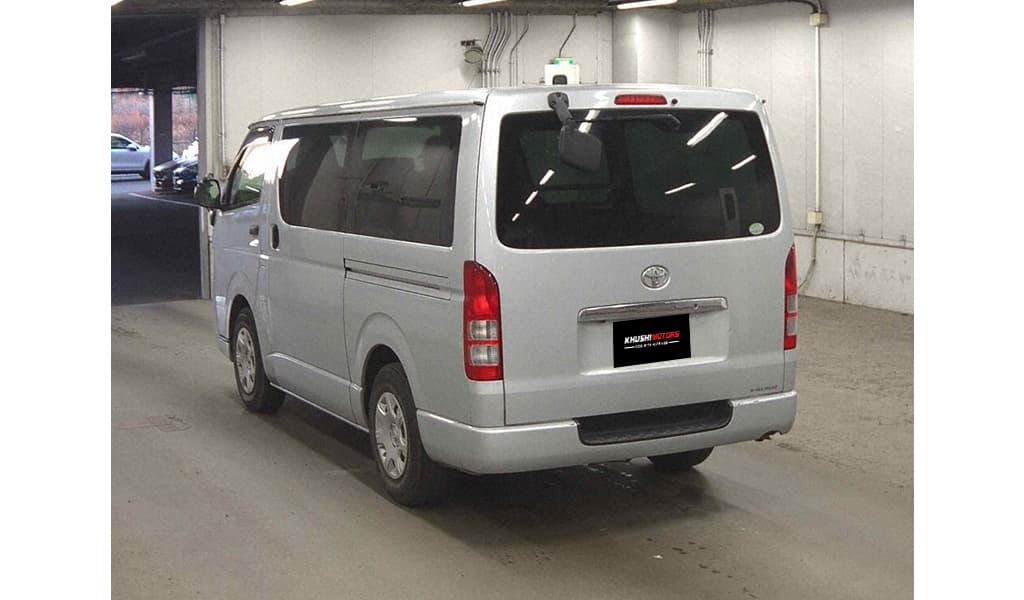2012 Toyota Regius Van image-3