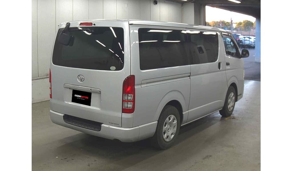 2012 Toyota Regius Van image-4