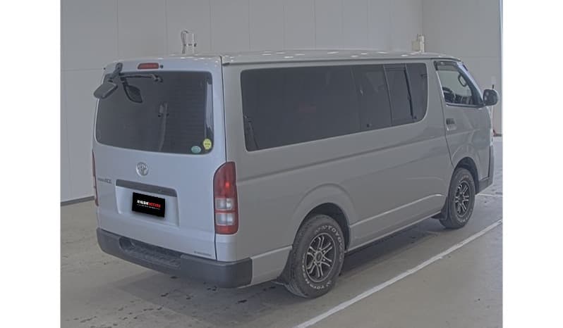 2012 Toyota Regius Van image-3