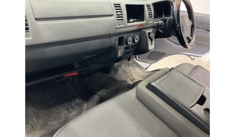 2012 Toyota Regius Van image-4