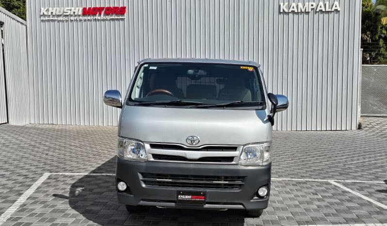 2012 Toyota Regius Van image-13